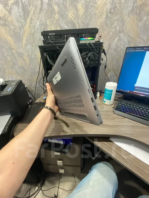 Tecno MegaBook T14. 16", 4,9����, ��� 16 ��, ���� 512���, WiFi: 1, Bluetooth: 1, ����������� �� 11��. ����