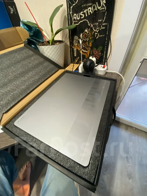 Tecno MegaBook T14. 16", 4,9����, ��� 16 ��, ���� 512���, WiFi: 1, Bluetooth: 1, ����������� �� 11��. ����
