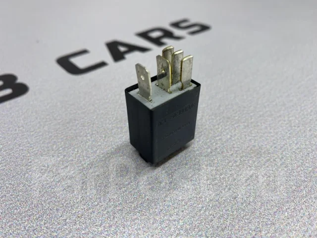 ���� 404 Audi A6 7M0951253C C6 7M0951253C ����