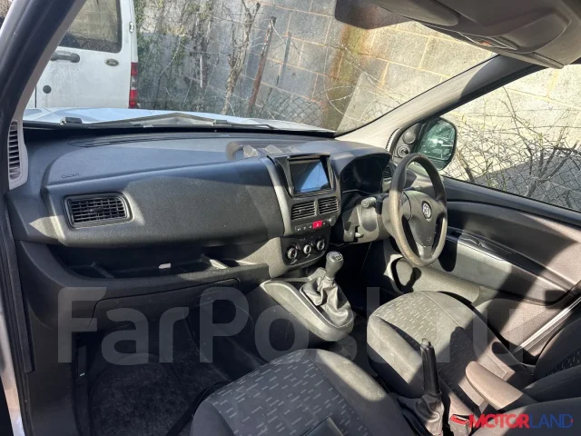 ��������� Opel Combo 2011-2017 21357050 95526200 ����