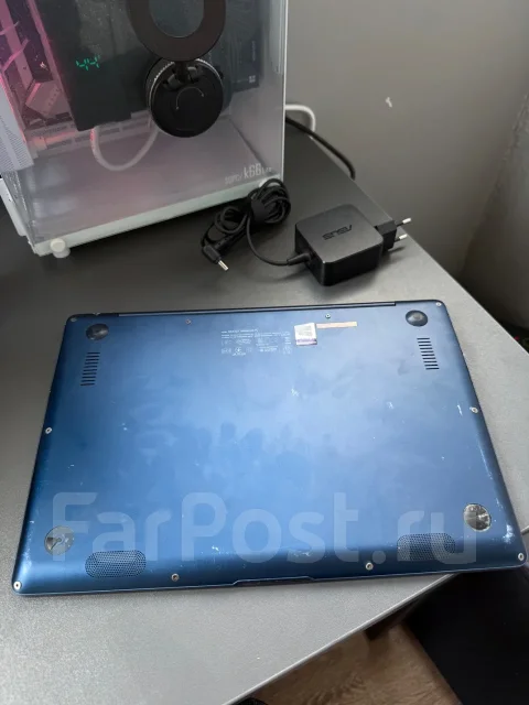 Asus UX331UA. 13.3", 1,6����, ��� 8 ��, ���� 256���, WiFi: 1, Bluetooth: 1, ����������� �� 2��. ����
