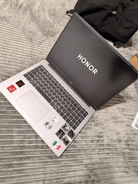 Honor MagicBook X 16. 660����, ��� 16 ��, ���� 1 000���, WiFi: 1, Bluetooth: 1 ����