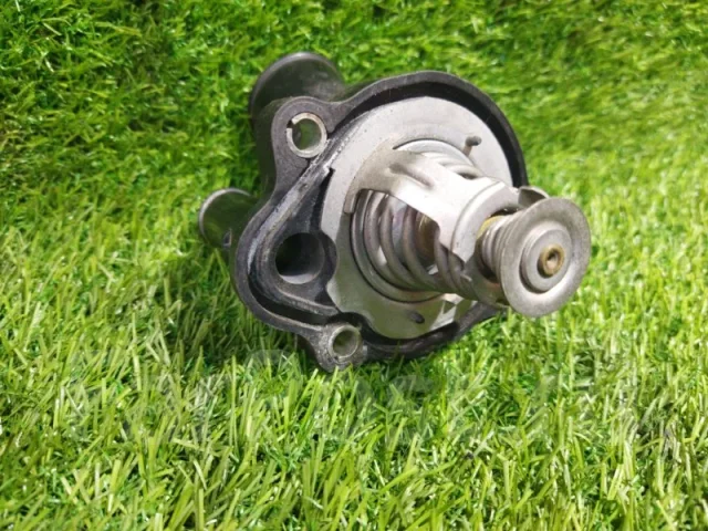 ��������� Mazda 3 3M4G8575AE BK 3M4G8575AE ����