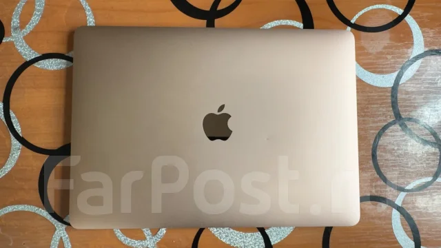 Apple MacBook Air. 13", 1,6����, ��� 8 ��, ���� 256���, WiFi: 1, Bluetooth: 1 ����