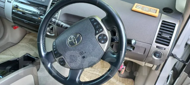 Toyota Prius. ��������, ��������, 1.5 (76��.�.), ������, 196 000����. �� ����