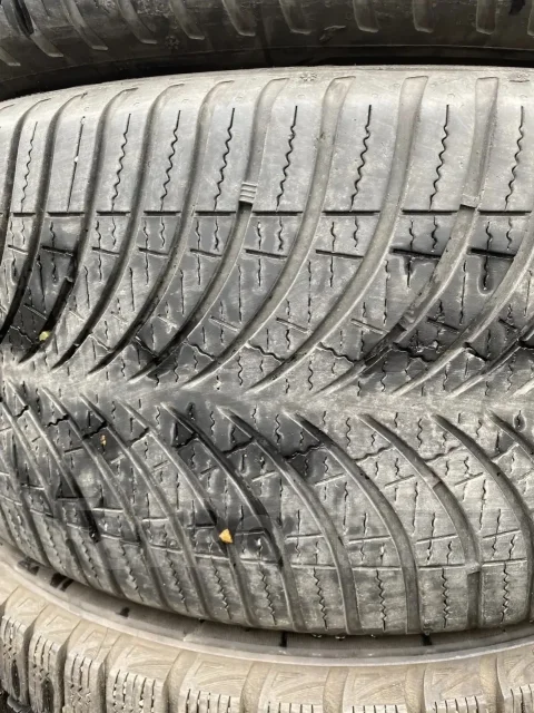 Goodyear Vector 4Seasons. �����������, �/�, ����� 50 % ����