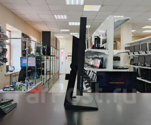 Lenovo. 19", ���������� �� (LCD, LED, QLED) ����