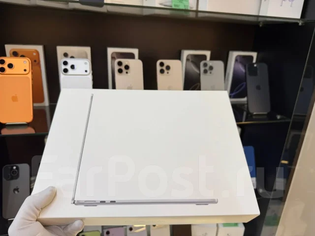 Apple MacBook Air 13 2026. 13.6", 4,6����, ��� 24 ��, ���� 1 024���, WiFi: 1, Bluetooth: 1, ����������� �� 18��. ����