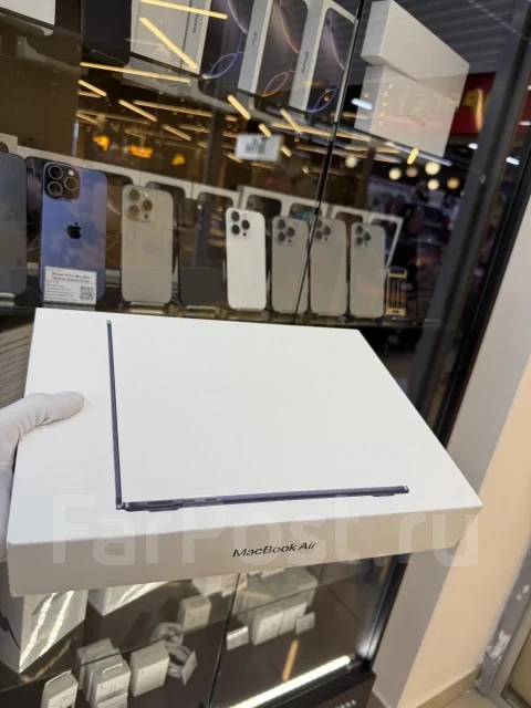 Apple MacBook Air 13 2026. 13.6", 4,6����, ��� 24 ��, ���� 1 024���, WiFi: 1, Bluetooth: 1, ����������� �� 18��. ����