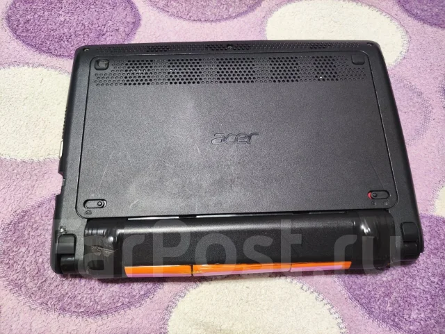 Acer Aspire One D270. 10.1", 1,6����, ��� 4 ��, ���� 128���, WiFi: 1, Bluetooth: 1, ����������� �� 6��. ����
