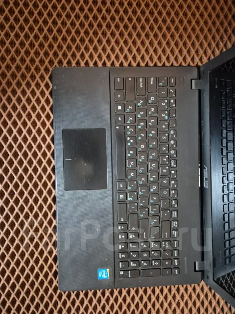 Asus. 15.6", 1,5����, ��� 4 ��, ���� 500���, WiFi: 1, Bluetooth: 1, ����������� �� 4��. ����