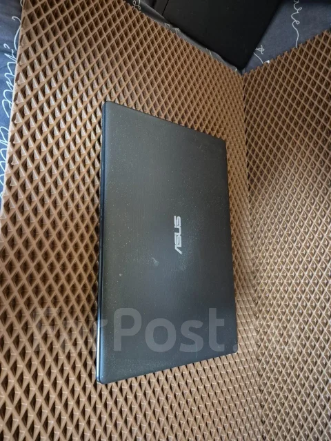Asus. 15.6", 1,5����, ��� 4 ��, ���� 500���, WiFi: 1, Bluetooth: 1, ����������� �� 4��. ����