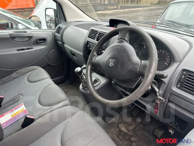 ��������� Peugeot Expert 2007-2016 21276284 5705AS ����