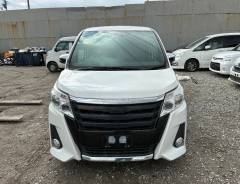 Toyota Noah. ZWR80, 2ZRFXE ����