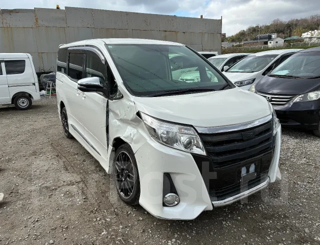 Toyota Noah. ZWR80, 2ZRFXE ����