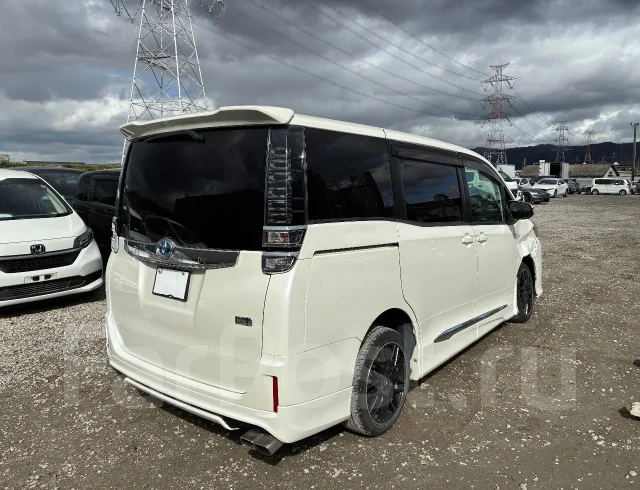 Toyota Noah. ZWR80, 2ZRFXE ����