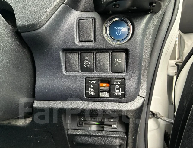 Toyota Noah. ZWR80, 2ZRFXE ����
