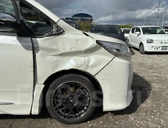 Toyota Noah. ZWR80, 2ZRFXE ����