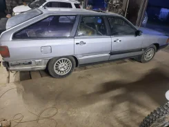 Audi 100 ����