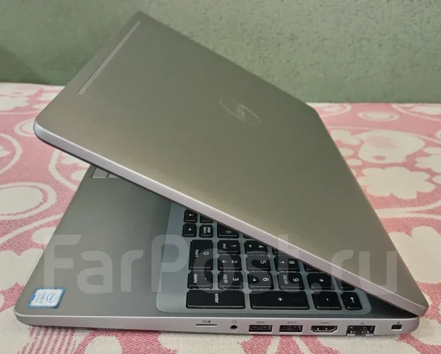 Dell Latitude 5501. 15.6", 2,6����, ��� 24 ��, ���� 256���, WiFi: 1, Bluetooth: 1, ����������� �� 2��. ����