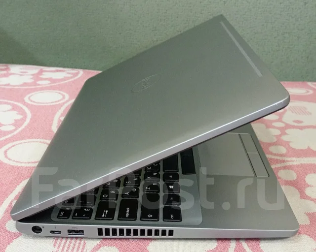 Dell Latitude 5501. 15.6", 2,6����, ��� 24 ��, ���� 256���, WiFi: 1, Bluetooth: 1, ����������� �� 2��. ����