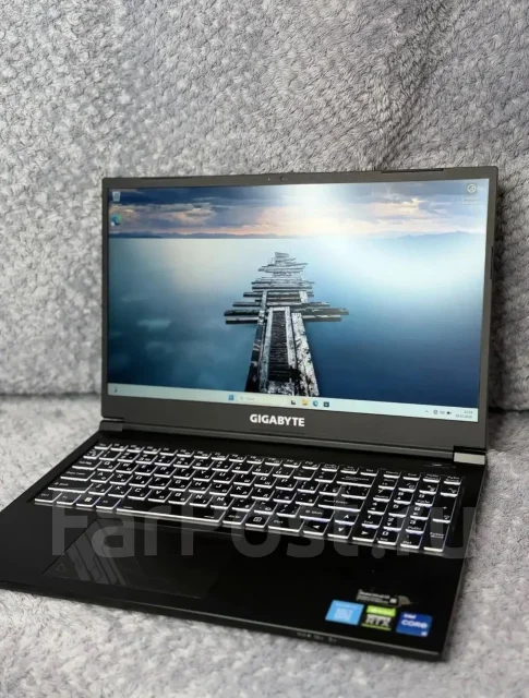 Gigabyte G5. 15.6", 4,5����, ��� 16 ��, ���� 500���, WiFi: 1, Bluetooth: 1, ����������� �� 6��. ����