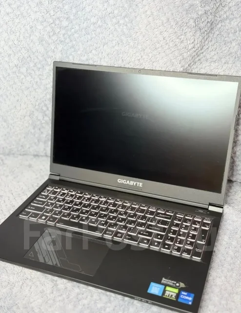 Gigabyte G5. 15.6", 4,5����, ��� 16 ��, ���� 500���, WiFi: 1, Bluetooth: 1, ����������� �� 6��. ����