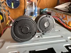 Boston Acoustics ����