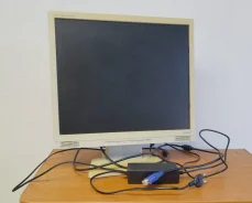 iiyama. 17", ���������� �� (LCD, LED, QLED) ����