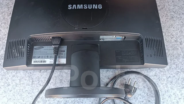 Samsung. 19", ���������� �� (LCD, LED, QLED) ����