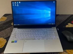 Azerty. 15.6", 2����, ��� 12 ��, ���� 250���, WiFi: 1, Bluetooth: 1, ����������� �� 4��. ����