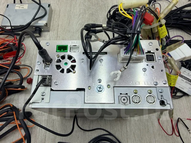 Clarion MAX735HD ����