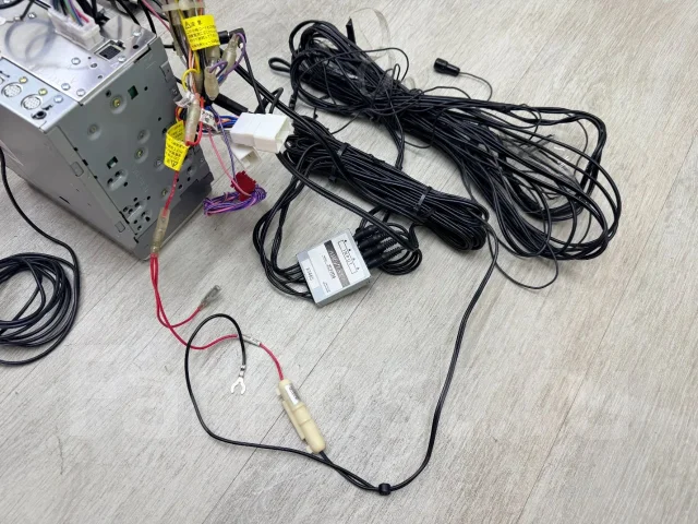 Clarion MAX735HD ����