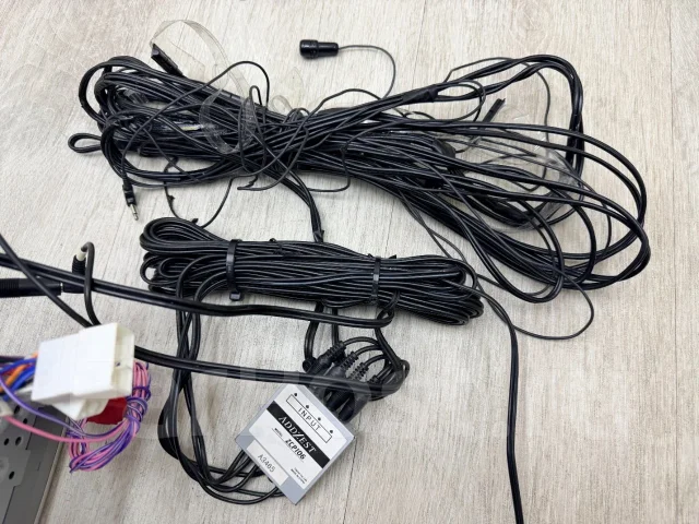 Clarion MAX735HD ����