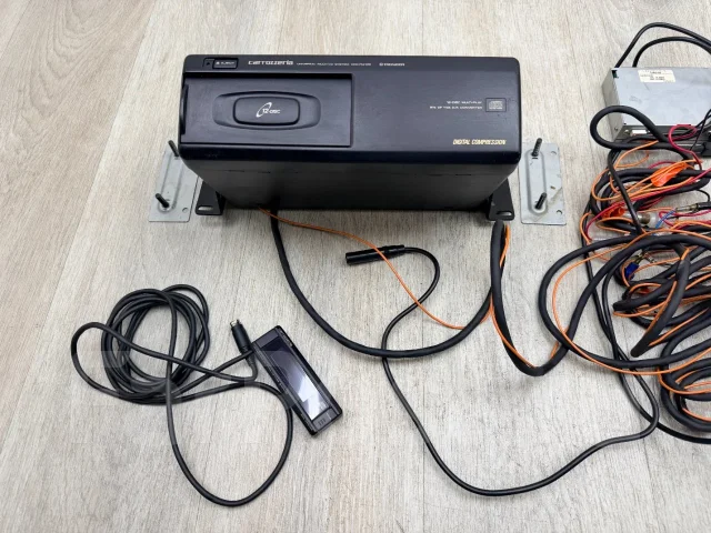 Clarion MAX735HD ����