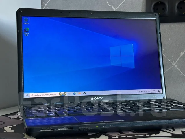 Sony VAIO VPC-EH2J1R. 15.5", 2,2����, ��� 12 ��, ���� 222���, WiFi: 1, ����������� �� 1��. ����