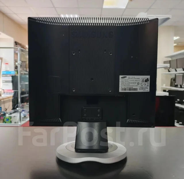 Samsung. 17", ���������� �� (LCD, LED, QLED) ����