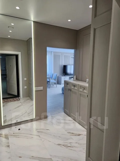 3-���������, ����� ���������� �������� 44. ����������, ������� ����, 63,6���.��., 18/25 ����. �������� ����