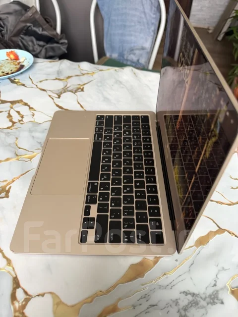 Apple MacBook Air 13 2022. 13.6", ��� 256 �� � ������, WiFi: 1, Bluetooth: 1 ����