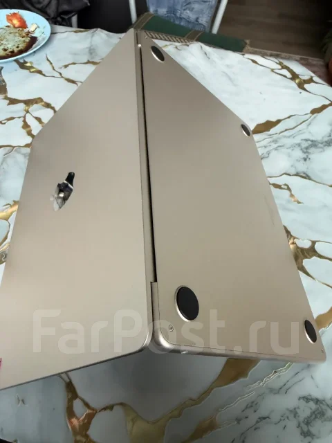 Apple MacBook Air 13 2022. 13.6", ��� 256 �� � ������, WiFi: 1, Bluetooth: 1 ����