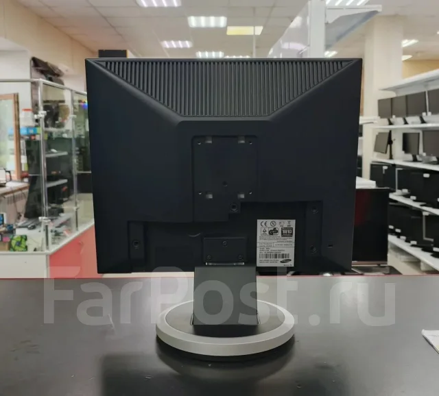 Samsung. 19", ���������� �� (LCD, LED, QLED) ����