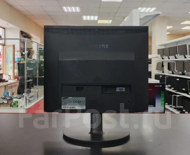 Samsung. 19", ���������� �� (LCD, LED, QLED) ����