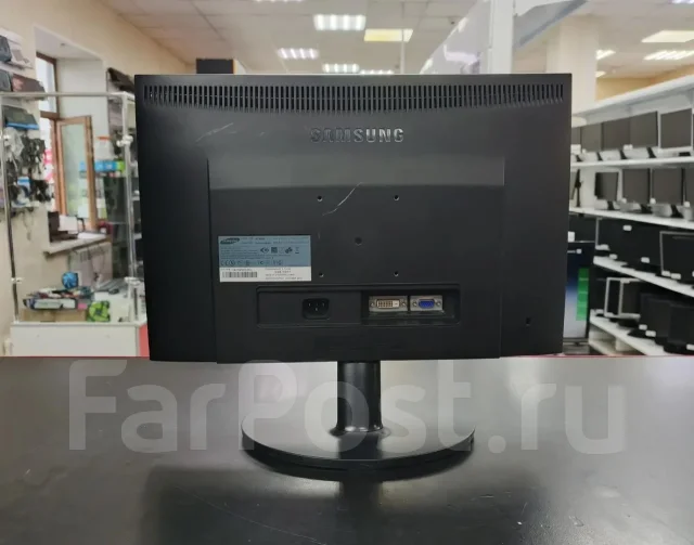 Samsung. 19", ���������� �� (LCD, LED, QLED) ����