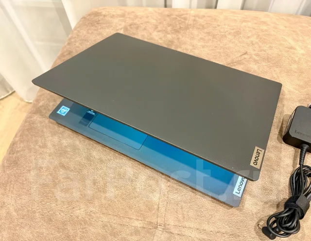 Lenovo IdeaPad 3. 15.6", 1,3����, ��� 4 ��, ���� 1 000���, WiFi: 1, Bluetooth: 1, ����������� �� 6��. ����