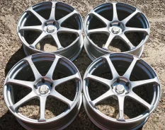 AVS Model T7. 8.0/9.0x19", 5x114.3, ET45/35 ����