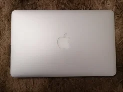 Apple MacBook Air 11 2013 Mid. 11.6", 1,3����, ��� 4 ��, ���� 500���, WiFi: 1, Bluetooth: 1, ����������� �� 1��. ����