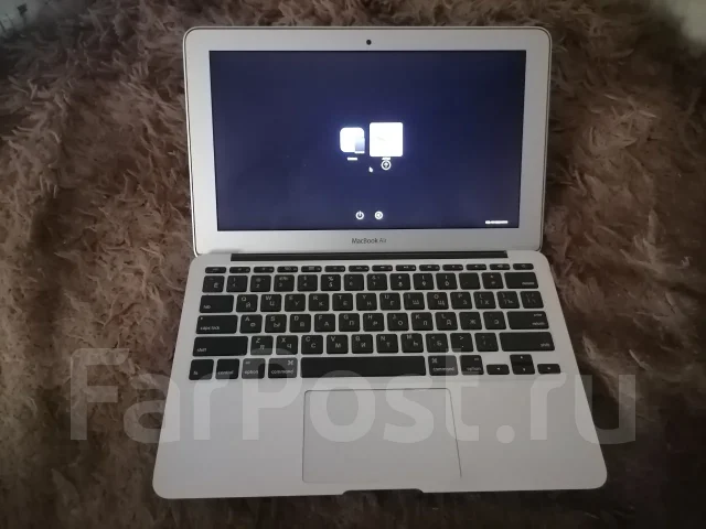 Apple MacBook Air 11 2013 Mid. 11.6", 1,3����, ��� 4 ��, ���� 500���, WiFi: 1, Bluetooth: 1, ����������� �� 1��. ����