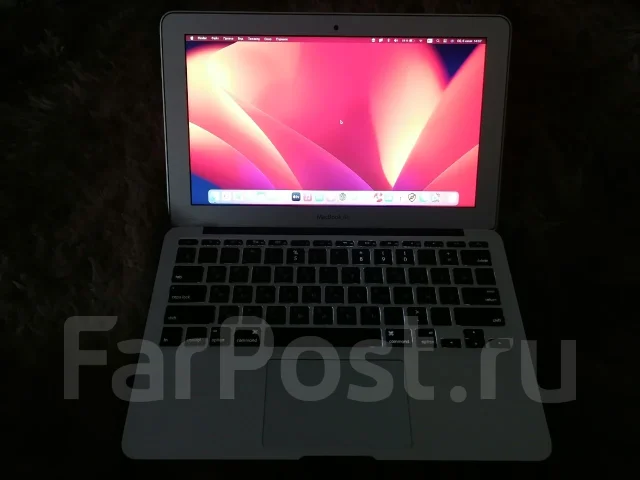 Apple MacBook Air 11 2013 Mid. 11.6", 1,3����, ��� 4 ��, ���� 500���, WiFi: 1, Bluetooth: 1, ����������� �� 1��. ����