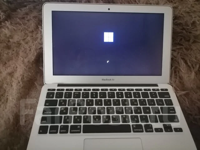 Apple MacBook Air 11 2013 Mid. 11.6", 1,3����, ��� 4 ��, ���� 500���, WiFi: 1, Bluetooth: 1, ����������� �� 1��. ����