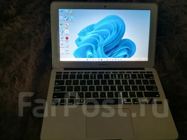 Apple MacBook Air 11 2013 Mid. 11.6", 1,3����, ��� 4 ��, ���� 500���, WiFi: 1, Bluetooth: 1, ����������� �� 1��. ����